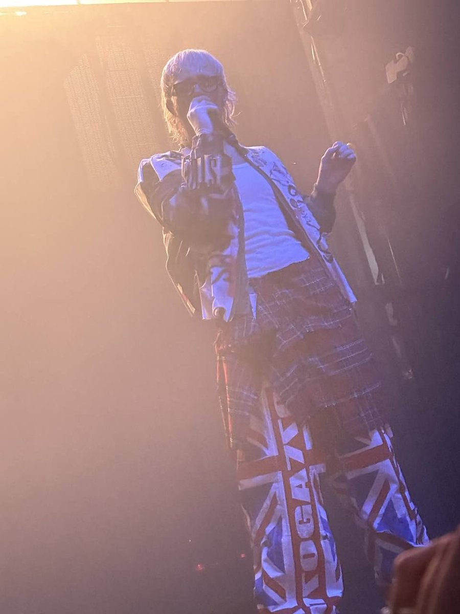 vijftijd's tweet photo. @rozbujnnikk a few of my faves (also really like the jester fit he had when he had blue hair) https://t.co/TYtjIAEjmm