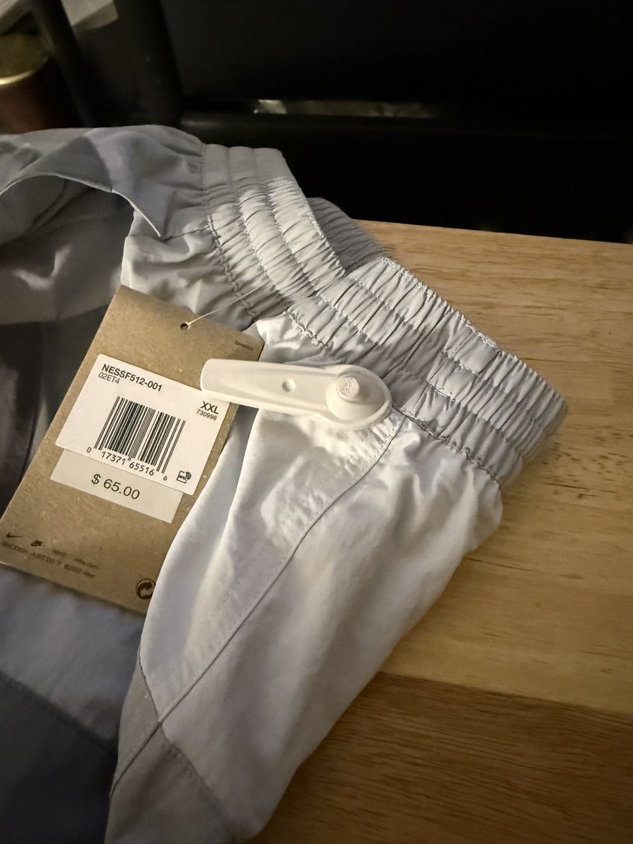 S_Davis827's tweet photo. @hibbettofficial how does an item ship with the security tag still on it 🤦🏾‍♂️ https://t.co/bdryUYtmvq