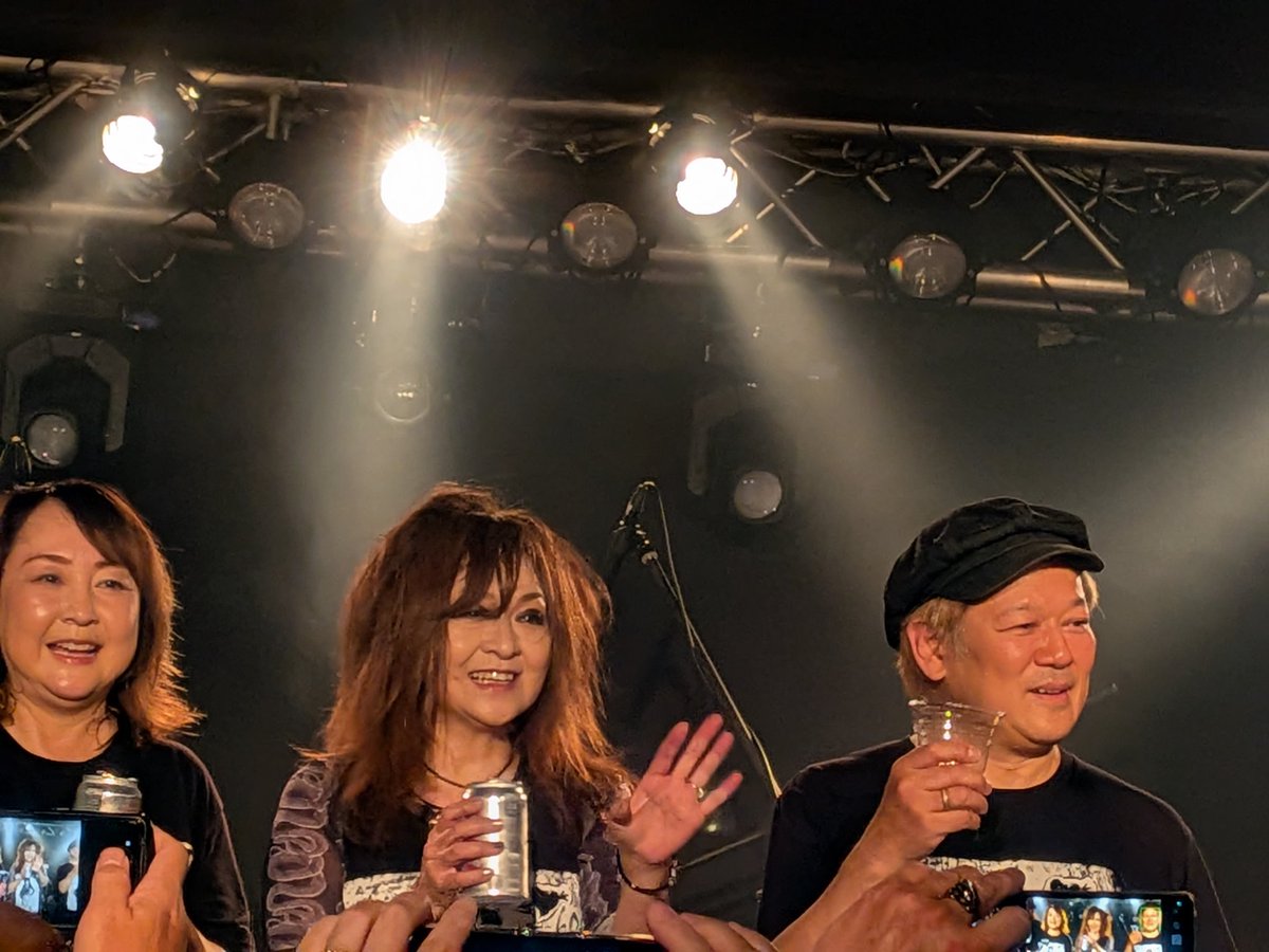 bYRVYXGLOX61316's tweet photo. 中山加奈子さん
@nakayamakanako キョンかな太陽のライブ行ったよ〜。友森さんのギターも最高でした。キョンちゃんの歌も最高。曽我さんのベースも光ってる。もちろん中山さんカッコよすぎます。誰か、最後のベイベー、今日も来てくれてありがとう〜。とかの曲名知ってたら教えてほしい！ https://t.co/GZXHxlQPJp
