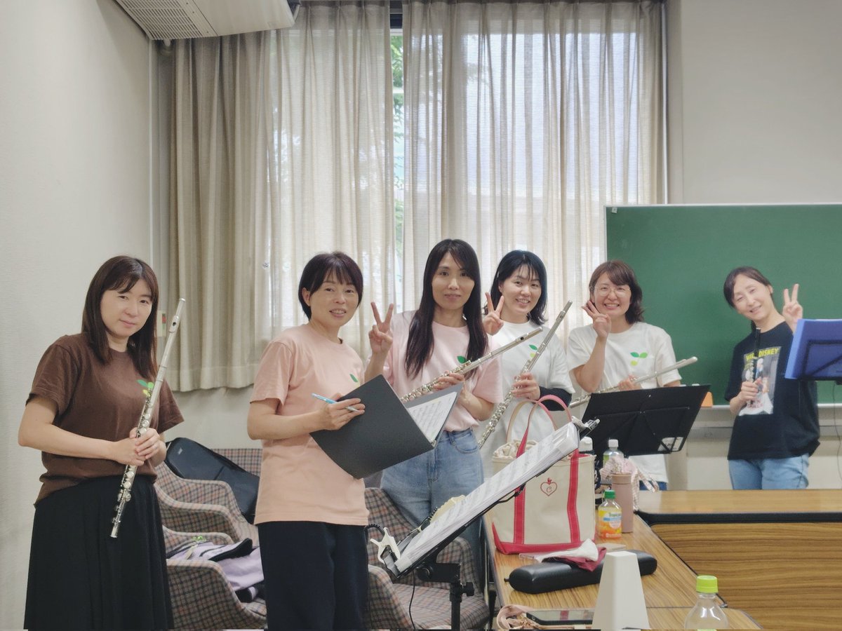 otonoha_r1's tweet photo. 昨日の午後はフルートがパート練習しました〜😊🙌
(忘れずに写真撮れた😂)

#おとのは
#ファミリーアンサンブルおとのは https://t.co/c6ykMP3jph