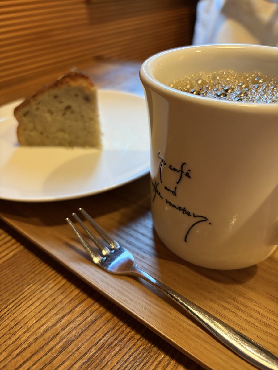 jasminchachacha's tweet photo. 稽古が夕方で終わったので、三鷹で大好きなお店巡り
#GOCAFE さんでは、 深煎りのDolphyにバナナとローズマリーのケーキ
#PIZZAISM さんのピザは完売御礼。取り置いていただいていた #Sreamy さんの焼き菓子のイートインOKを頂き、クランブルトルテと蜂蜜の香りのするサワーを
サイコー!😆😆 https://t.co/GlAqsvdnXk