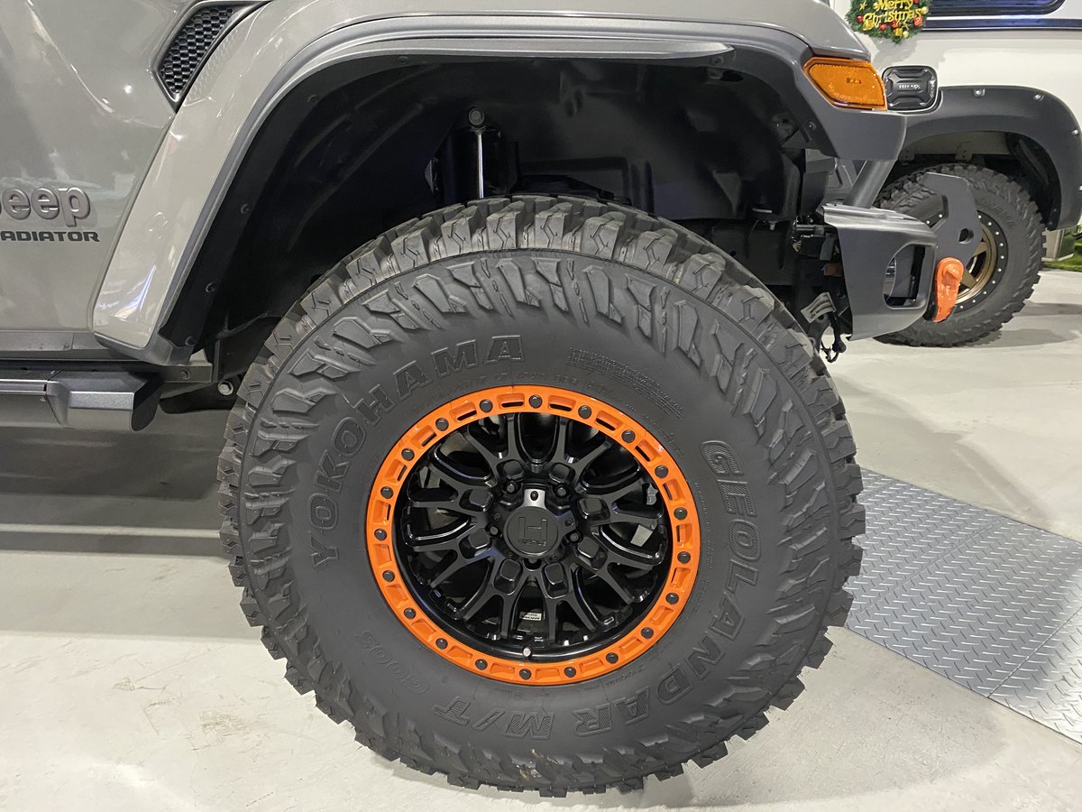 GEOLANDAR_JP's tweet photo. FIELDSTYLE EXPO 2025 ジオランダー装着車
FOUR WHEEL CAMPERS様
車輛:グラディエーター
装着タイヤ:GEOLANDAR M/T G003
サイズ:37X12.50R17
#YOKOHAMA #ヨコハマタイヤ #ジオランダー #GEOLANDAR #Fieldstyle #fourwheelcampers #グラディエーター https://t.co/p2EGIY3JCS