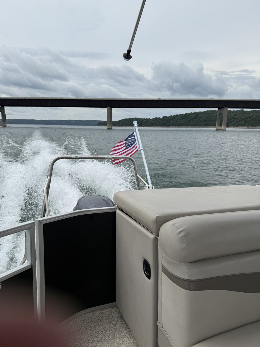 kevinrayw's tweet photo. Always representin 🐗🇺🇸 https://t.co/wWlbftOwi0