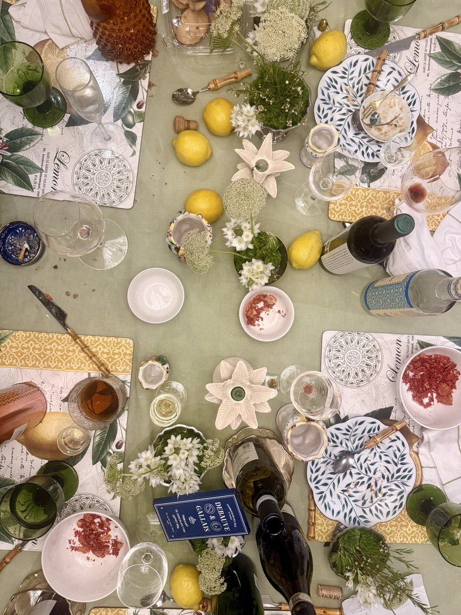 vaneklein's tweet photo. The best tables are never the perfect ones — they are the ones left behind after great wine and even better company 🙌🏻
#WineAndFriends #Mexico #GatherAroundTheTable #theTableAfterDinner #EntertainingAtHome #Tablescape #Hospitality #LifeAroundTheTable #WineLovers #SummerTable #HomeEntertaining #BeautifulLiving #Friends