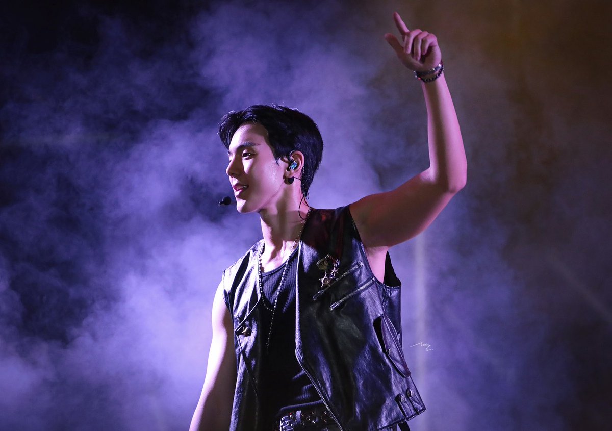 shownu_leader's tweet photo. 260621 파크페 #셔누 #MONSTAX https://t.co/xvJ6s0TC1O