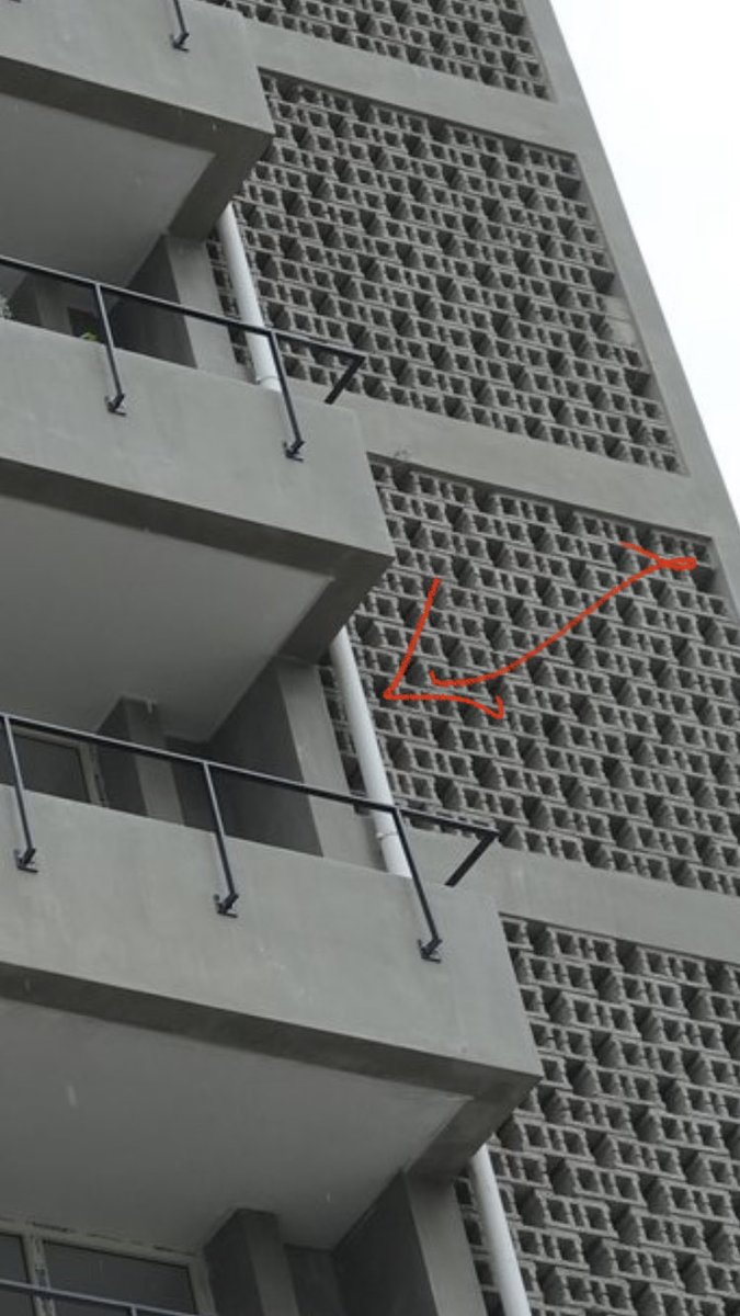 Tobia2410's tweet photo. @solassefa I think concealed downspouts give a much cleaner look https://t.co/juRrlXQGfQ