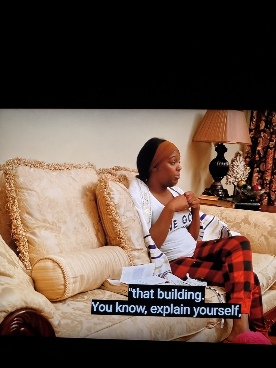 THEDestinyRaven's tweet photo. The fuck? This bitch balls out wearing something not of her culture and inappropriately. Fucking do better @TLC. @90DayFiance https://t.co/L7yxJX0poz