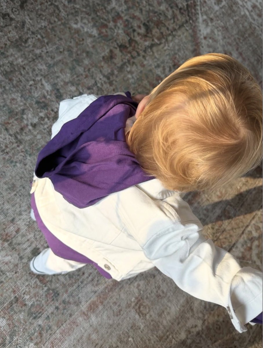 rhodehadid's tweet photo. superamos muito rápido as fotos do jack vestido como o justin na my world tour 🥹 https://t.co/ajdoW5tEzd