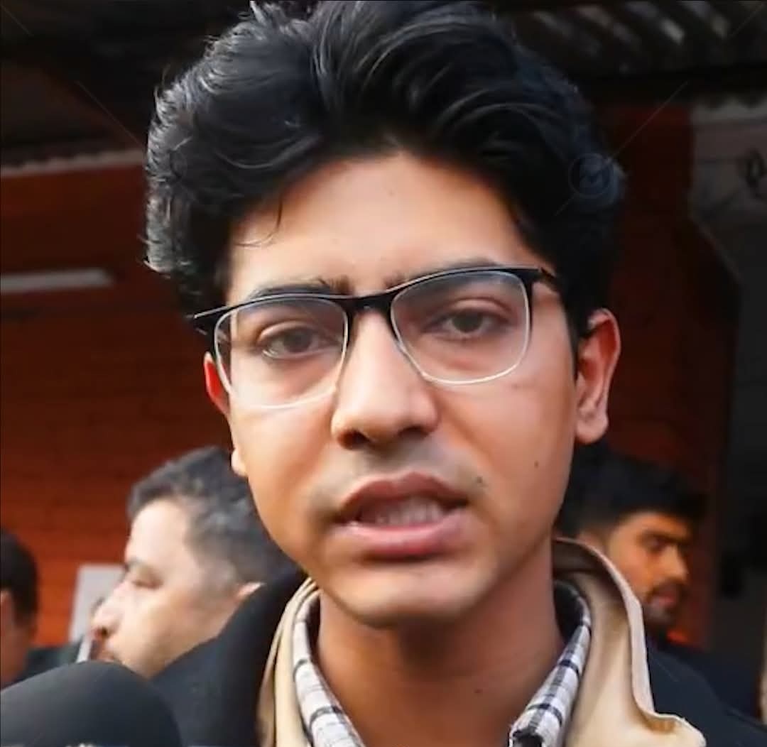 SGnepal's tweet photo. चुनावमा गगन थापालाई समर्थन गरेर ठूलो गल्ती गरेछुः मिराज ढुङ्गाना

हर्के २.० 😂 https://t.co/EIRIOgJMWQ
