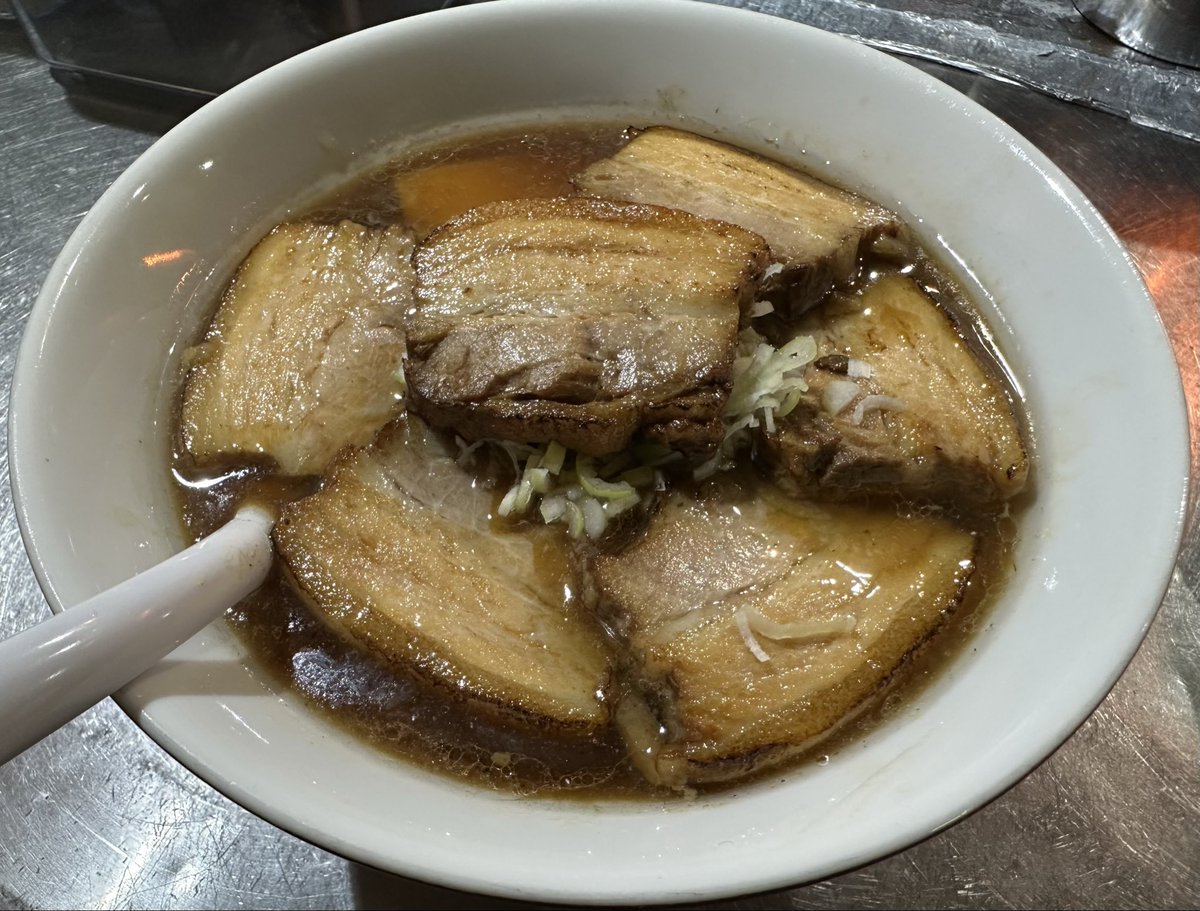 ITTOozi3's tweet photo. おはようございます

22日　営業します

本日メニュー

豚中華そば

濃厚鶏白湯、海老白湯、黒鶏白湯

昆布水らぁ麺

皆様の御来店お待ちしています
m(_ _)mﾍﾟｺｯ https://t.co/rAafoq36gR
