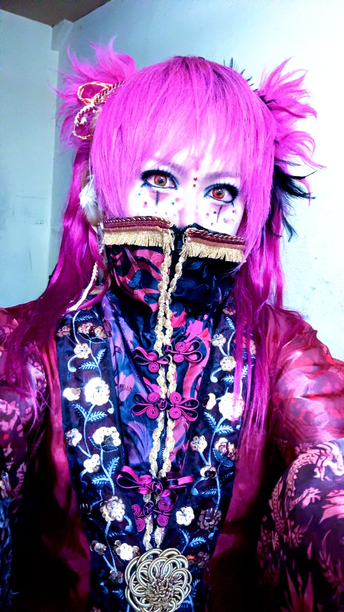 MESS_42_shitsu's tweet photo. おはろー☀️

Liveまであと3日
当日雨降るかなぁ…

次はどんなヘアメイクにしよう(°ːːːːː°`) https://t.co/4NwNKPE5p9