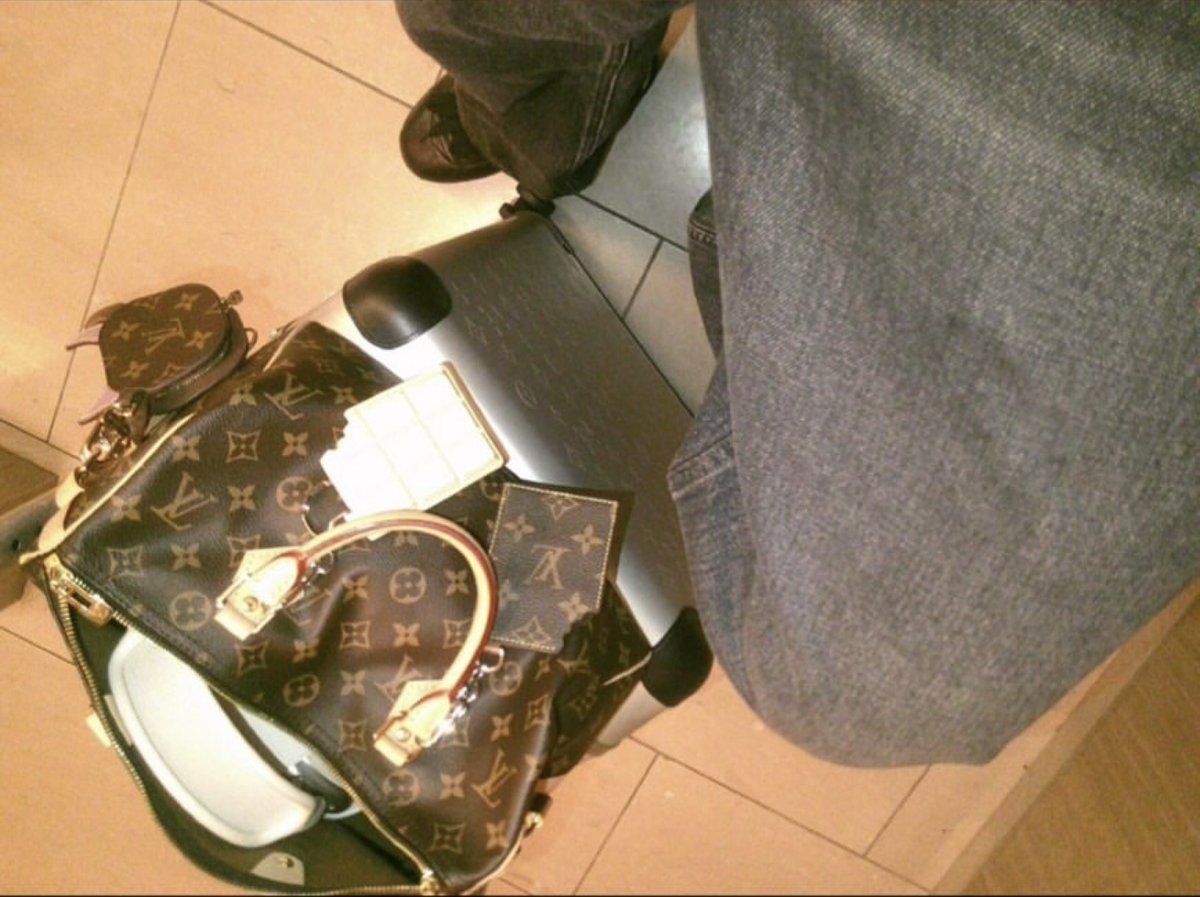 s_sweetoom's tweet photo. 紫耀くん出発‼︎🛫

✈️🇫🇷🧭🌻

#平野紫耀_Instagram
#louisvuitton https://t.co/fm4ZEhMMvO