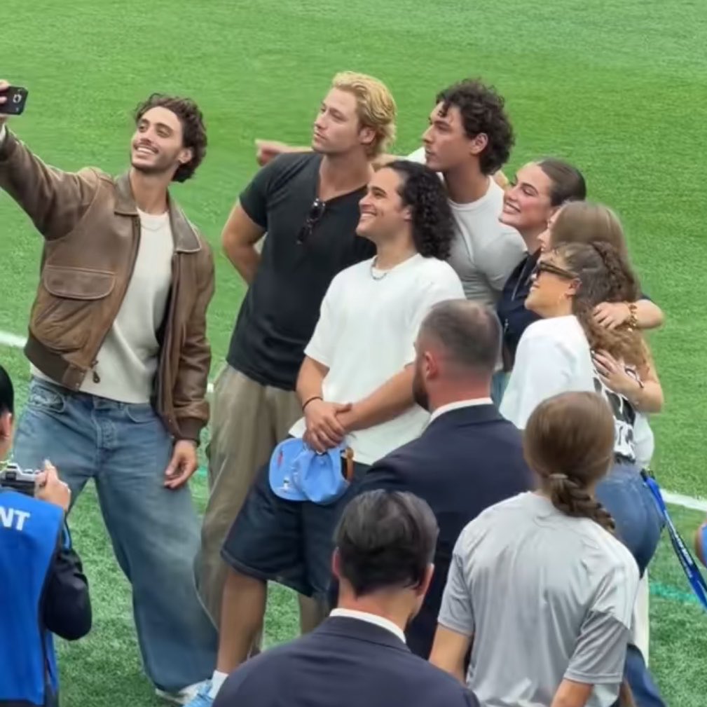 portaldeanallie's tweet photo. ELES SÃO O MOMENTO! ❤️ https://t.co/r4S0yNbYRX