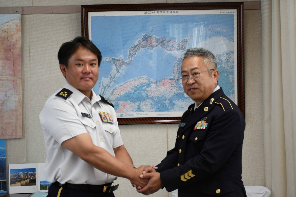 toyama_pco's tweet photo. ⭐️定年退官⭐️

長年にわたり国防の任務に邁進された三島曹長が退官されました。
いつもユーモアを忘れず、後輩を明るく引っ張ってくれた三島曹長の新たなスタートを隊員一同応援しています！ https://t.co/DvLdob4Ani