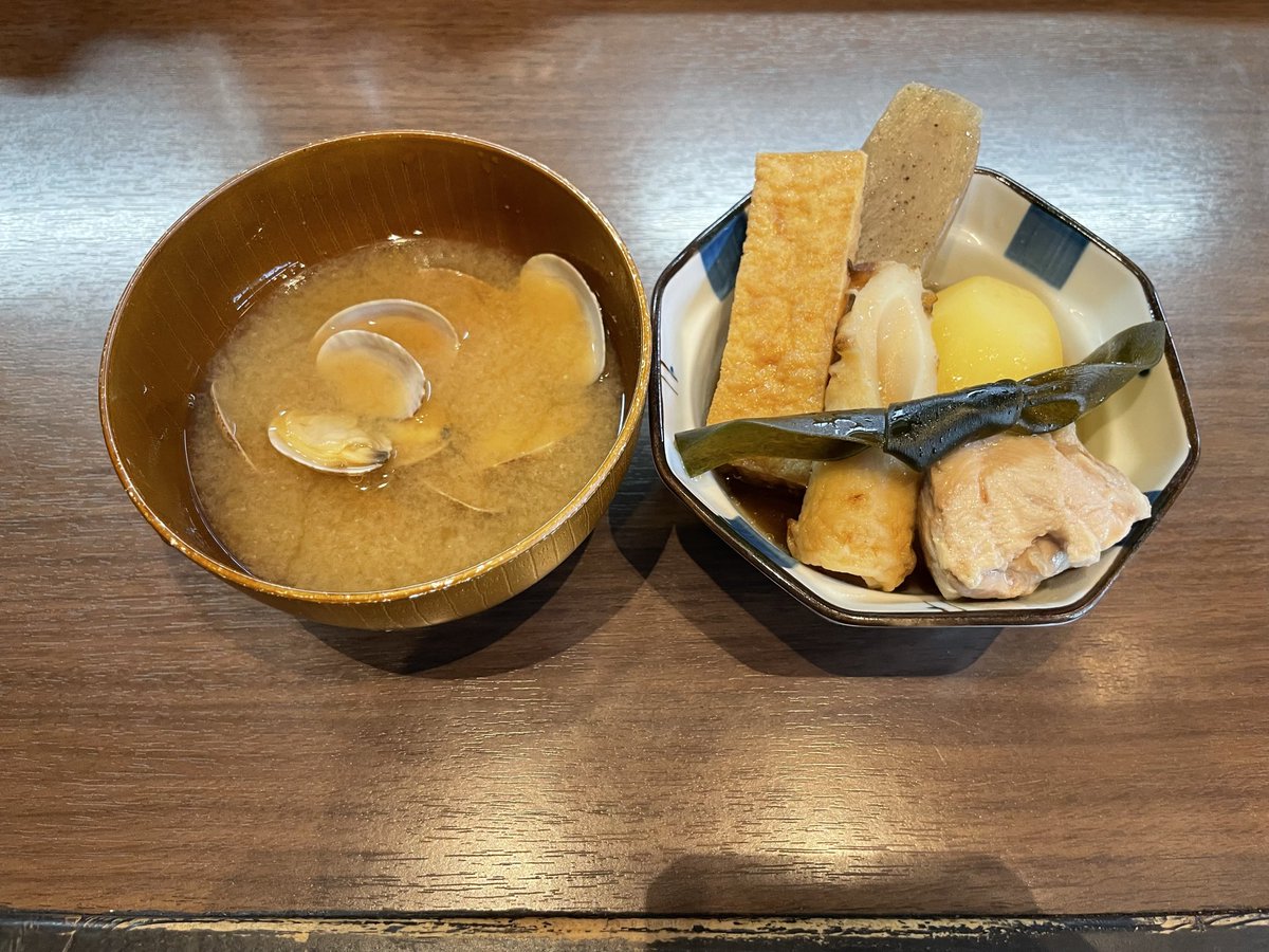 suminoya21's tweet photo. 6/22
本日の小鉢と椀物は、鶏とじゃがいもの煮物とアサリのお味噌汁です。

明日は、定休日です。 https://t.co/a2FONoIYRf