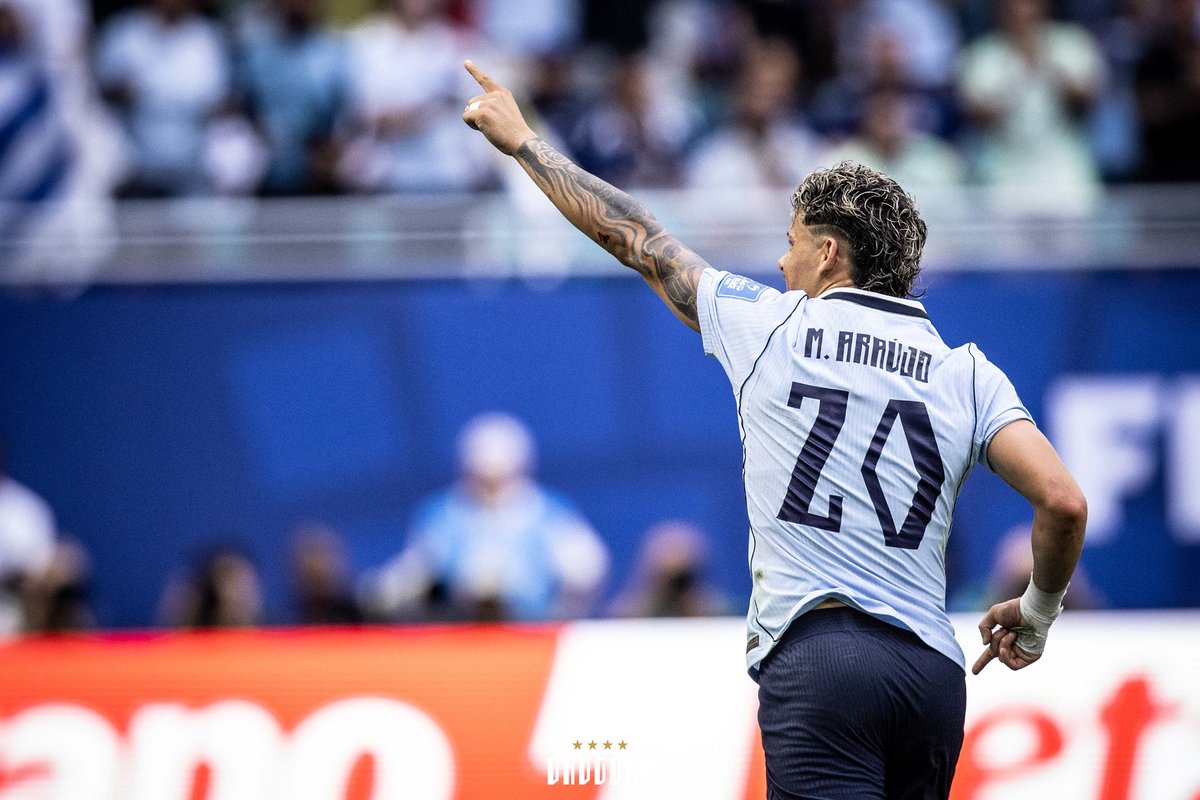 silvista21's tweet photo. El único que dejó la vida por Uruguay. El único que me representó en este mundial. Gracias por tanto y perdón por tan poco. https://t.co/DM3dN7kMZB