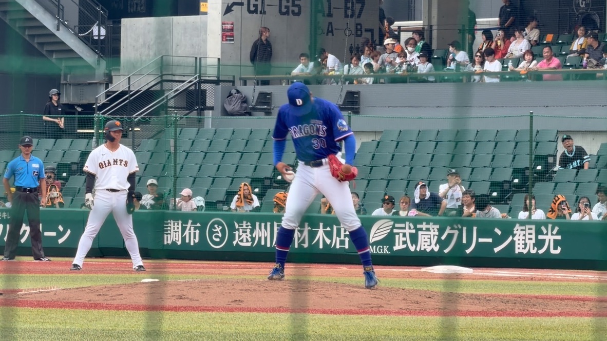 hiroki223's tweet photo. 巨人の２軍球場ジャイアンツタウンスタジアム。今年から中日戦をやるようになったご祝儀でエキサイトシート取ったら、あまりにも満足度が高すぎた。 https://t.co/Y05P8nD1Qn