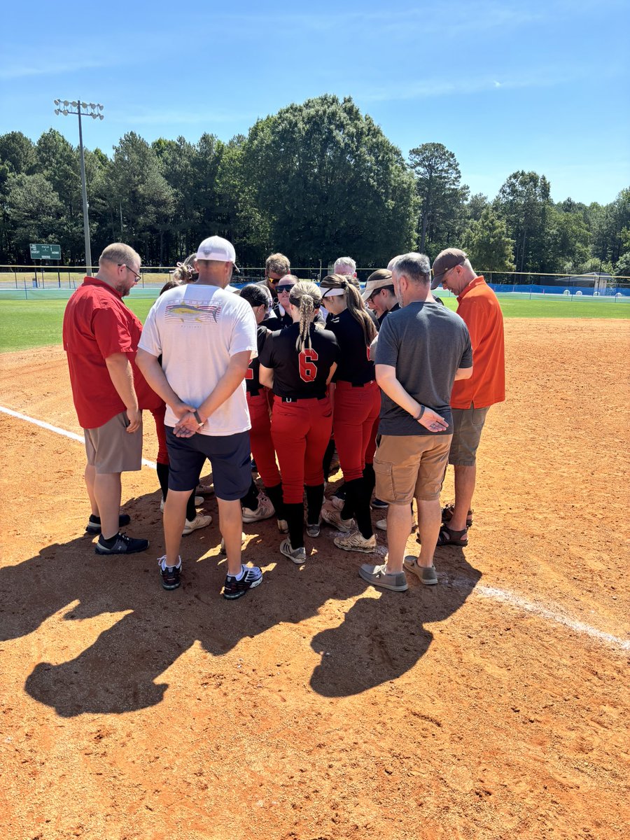 carolinaflames1's tweet photo. CF Love went 4-2 at the Titans Showcase in Raleigh, finishing 3-0 Sun to win our bracket! Best moment: dad’s praying with the girls before our first game, followed by the girls honoring them with messages on softballs. Thanks to the college coaches who watched &amp; shared feedback. https://t.co/w8Lj567PbL