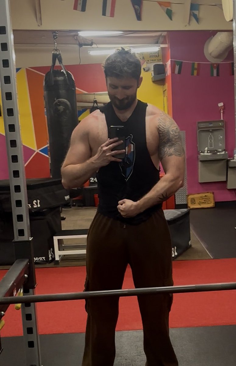 TheShaeAnthony's tweet photo. First lift in 10 days felt great. Happy Father’s Day to me. https://t.co/ImKdJyf8yz