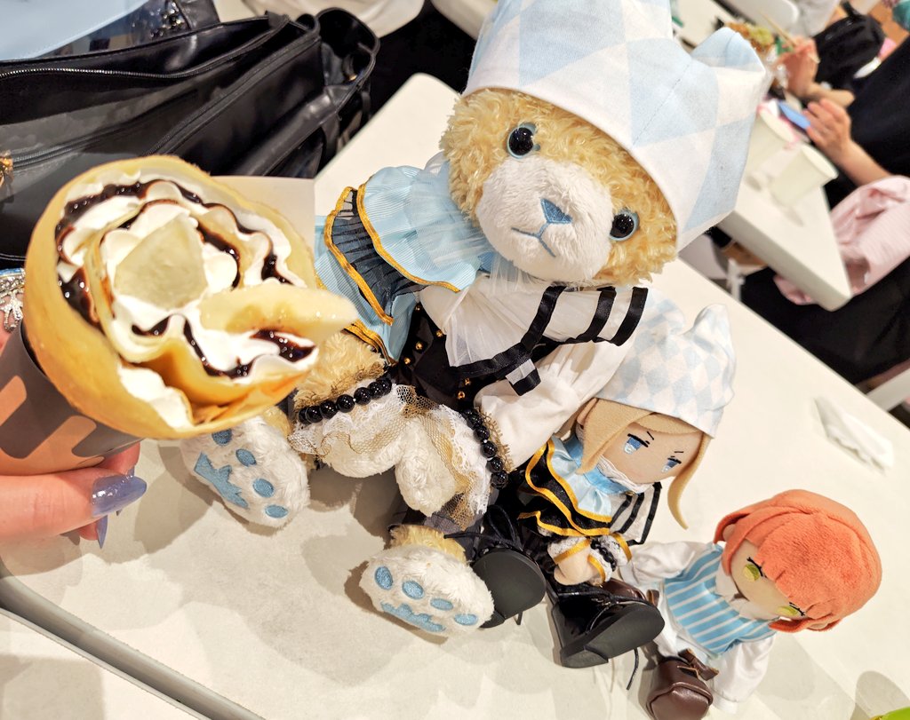 youya0216's tweet photo. 千葉両日現地同行してもらったアクアさんとぬカミュさん、1日目は目の前の柵に、2日目はうちわにしがみついてて貰った笑
お疲れ様、お家帰ろうね https://t.co/3QhOxETfFD