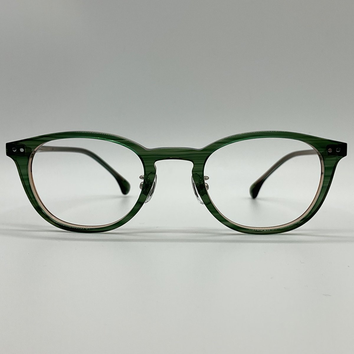 glasses21067's tweet photo. 商品紹介　Paul smith
モデル　　PS 23606LB

ポールスミスらしく少しポップなクリア生地を使用した若干の透け感がよりブランドらしさが感じられる逸品。

#日本製メガネ  #眼鏡 #日系眼鏡 #madeinjapan #Paulsmith #Eyewear #Sabae #JAPAN #GlitterglassesGLOW #eyewearfashion #optical #sunglasses https://t.co/5jKWUYnNCV