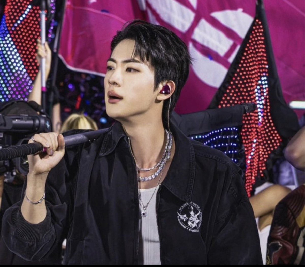 kinskay's tweet photo. [Naver News Update 📰]

"BTS JIN Powerfully Leads with a Striking Impression" The Guardian Raves

🗣️According to Moon Wan-Sik “BTS Jin's  outstanding vocal skills and brilliant stage performance have attracted the attention of media around the world.

The Guardian, a British daily, mentioned the Jin vocal of the song 'Normal' as the only member in the review of BTS's Gwanghwamun comeback live in Seoul. The Guardian evaluated that Jin "led the rock elements of the song powerfully and left a strong impression".

The Guardian said that BTS presented a gorgeous show and the members breathed emotions into the song in a review covering 'BTS Comeback Live:
ARIRANG' held at Gwanghwamun Square in Seoul when BTS released their 5th album. 
In the Gwanghwamun live stage video 'Hooligan' released by Netflix's official YouTube channel, Jin's performance with a mask and singing while dancing a flower crab dance were the most re-played scenes.

The British music critic NME selected BTS's 'MAP OF THE SOUL : PERSONA 9 ' as the 36th place in the 'NME Selection 2019 Best Music Album 50' and chose Jin's high-pitced vocals in 'Dionysus' as the best moment of this album.

Rolling Stone of the UK gave 5 stars to Jin's first solo world tour 'Run Seokjin Tour'
(RUNSEOKJIN_EP.TOUR). Paris, France, said that Jin's humor, stage manners, and skills across genres were a perfect gift to fans, and Forbes in the United States analyzed that Jin showed stable vocals even in complex high notes and proved his skills with wide range and high-pitched control”

 #JIN #방탄소년단진 #진 #BTSJIN @BTS_twt
