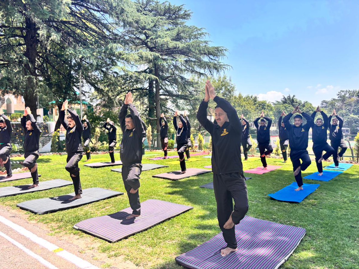 UBArea_IA's tweet photo. योगश्चित्तवृत्तिनिरोधः
 “Yoga is the mastery of the fluctuations of the mind.”

Celebrating the 12th International Yoga Day amidst the serene hills of #Kasauli—embracing discipline, resilience, and inner balance.

From strength in body to clarity in mind, #Yoga #inspires us to serve with focus and purpose.

#Saluting the spirit of wellness, unity, and harmony through Yoga. 

#Dedicated to #fitness, discipline, and service to the nation. 🇮🇳

#IndianArmy
#SuryaCommand
#UttarBharat
#GoldenKeyDivision 
#VictoryForCertain
#InternationalYogaDay #Kasauli #YogaForOneEarthOneHealth #FitIndia

@adgpi 
@suryacommand
@voiceofkinnaur
@PRODefDehradun