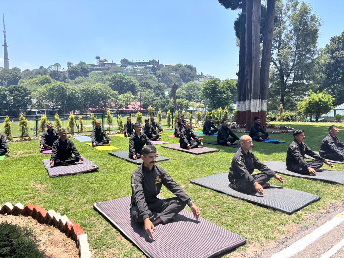 UBArea_IA's tweet photo. योगश्चित्तवृत्तिनिरोधः
 “Yoga is the mastery of the fluctuations of the mind.”

Celebrating the 12th International Yoga Day amidst the serene hills of #Kasauli—embracing discipline, resilience, and inner balance.

From strength in body to clarity in mind, #Yoga #inspires us to serve with focus and purpose.

#Saluting the spirit of wellness, unity, and harmony through Yoga. 

#Dedicated to #fitness, discipline, and service to the nation. 🇮🇳

#IndianArmy
#SuryaCommand
#UttarBharat
#GoldenKeyDivision 
#VictoryForCertain
#InternationalYogaDay #Kasauli #YogaForOneEarthOneHealth #FitIndia

@adgpi 
@suryacommand
@voiceofkinnaur
@PRODefDehradun