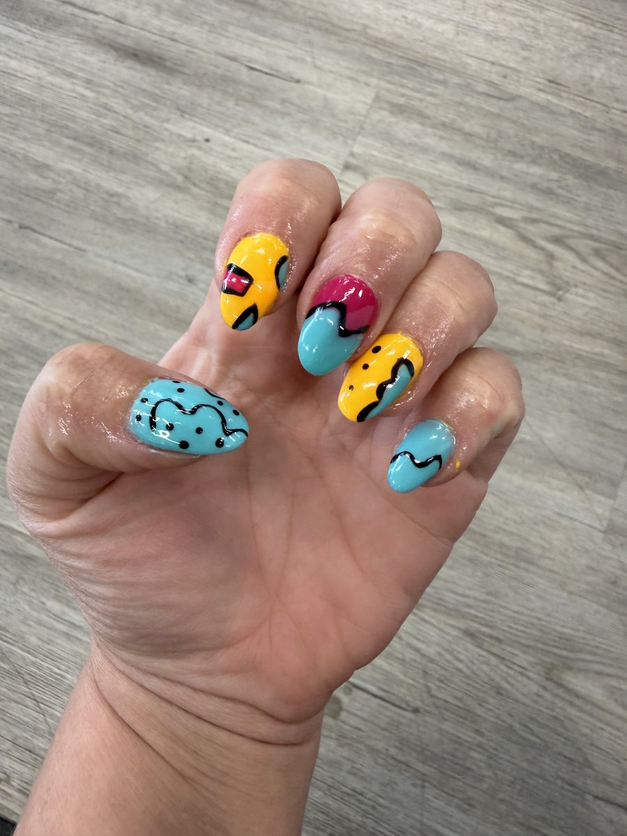 NikkiKellyReal's tweet photo. May summer be full of fun and colors! https://t.co/l7jeLv7Ql1
