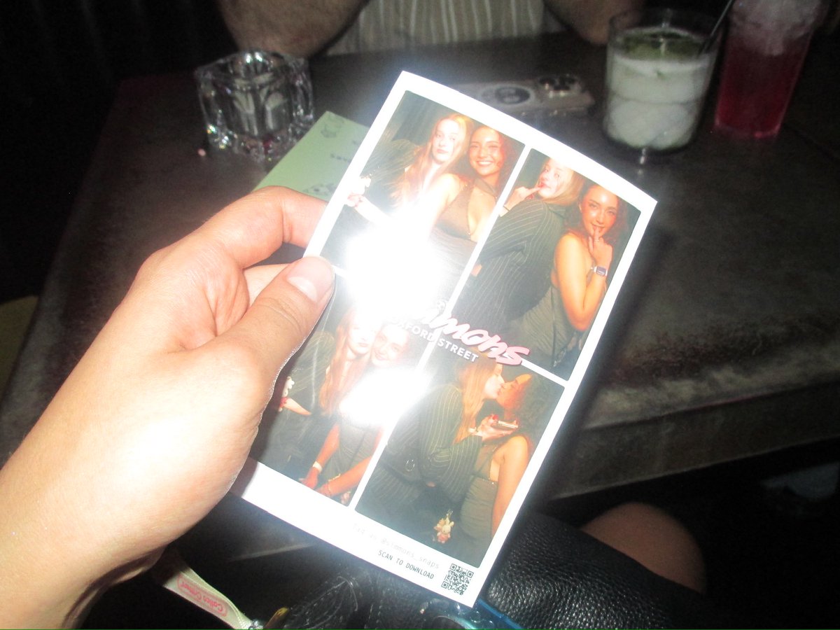 chIoees's tweet photo. i <3 london (drinking) https://t.co/tfSooL5GAQ