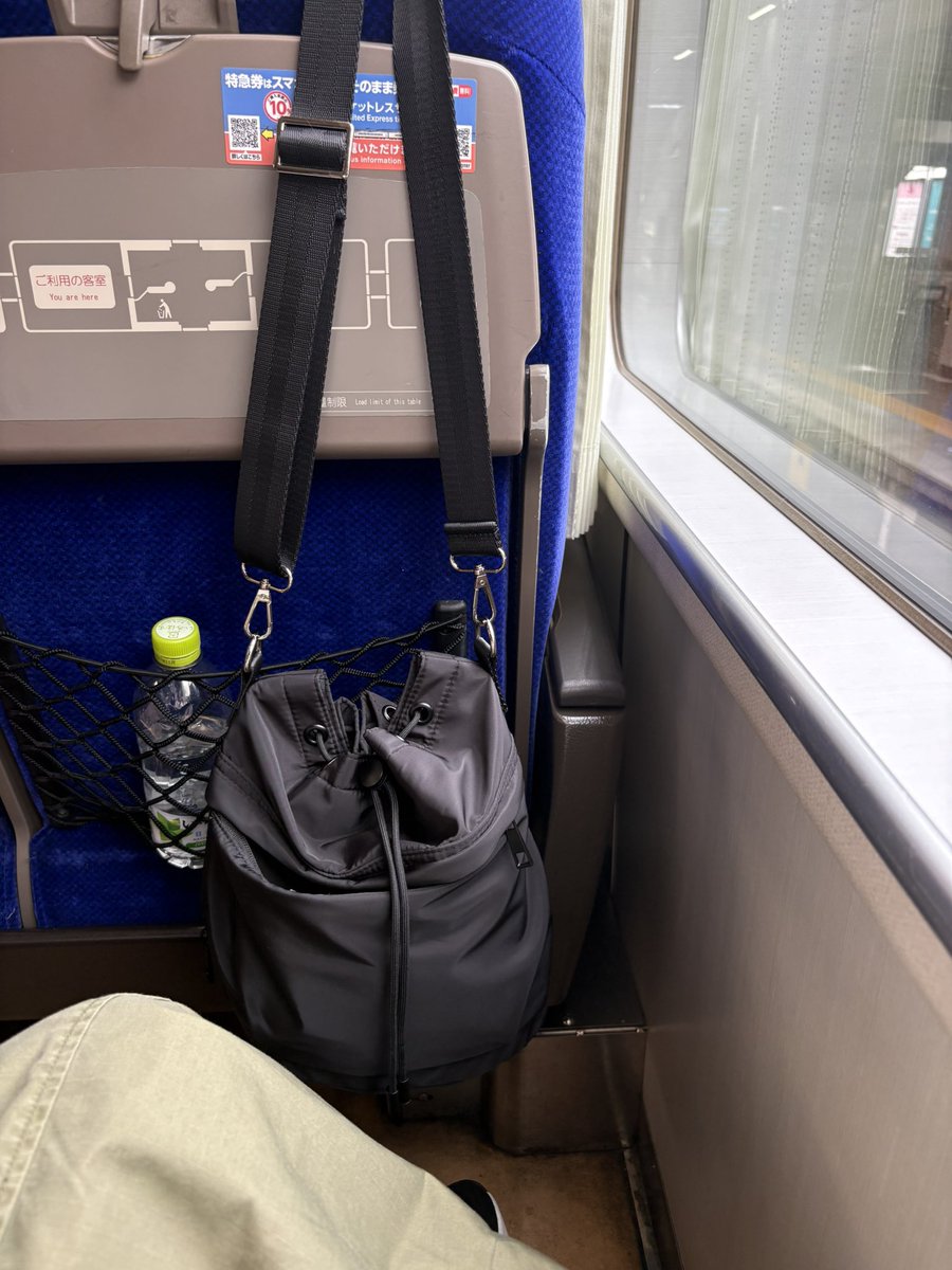 Larrycco's tweet photo. 近鉄のビスタカー乗車
そして木曽川 https://t.co/i05l3nMqE4