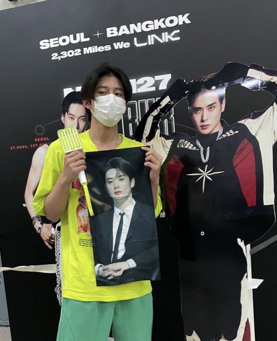 meilynnjang's tweet photo. ในที่สุดเวลาของปอนด์มาถึงแล้ว ปอนด์มีแจฮยอนเป็นไอดอล เป็นแบบอย่างตั้งแต่สมัยเริ่มฝึกเต้นตอนเด็ก เรียก ท่าน แจฮยอนตลอด ไปถ่ายรูปที่เดียวกันกะเขาไปตอนไปดู วันนี้ที่ปอนด์โตขึ้นจนได้ร่วมงานกับแจฮยอน ปอนด์ต้องภูมิใจในตัวเองมากๆนะ นี่เป็นแฟนคลับยังรู้��ึกคอมพรีทแทนเลย🥹🥹🥹 https://t.co/H9Zc4EfSCP