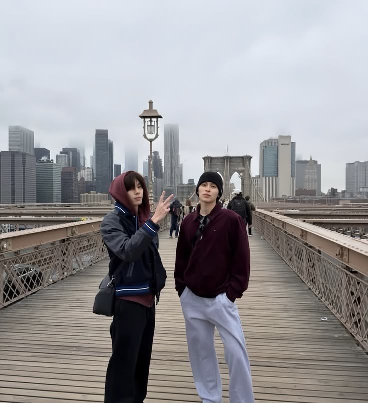 seongsgf's tweet photo. literally pondphuwin https://t.co/aLmtSV1Auw
