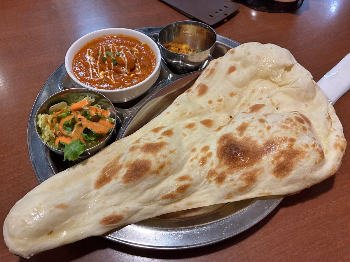 211511701's tweet photo. 今日はお弁当忘れたのでお昼はナンカレーにしまんた
豆チキンカレーおいちい https://t.co/VEP7LALtWo