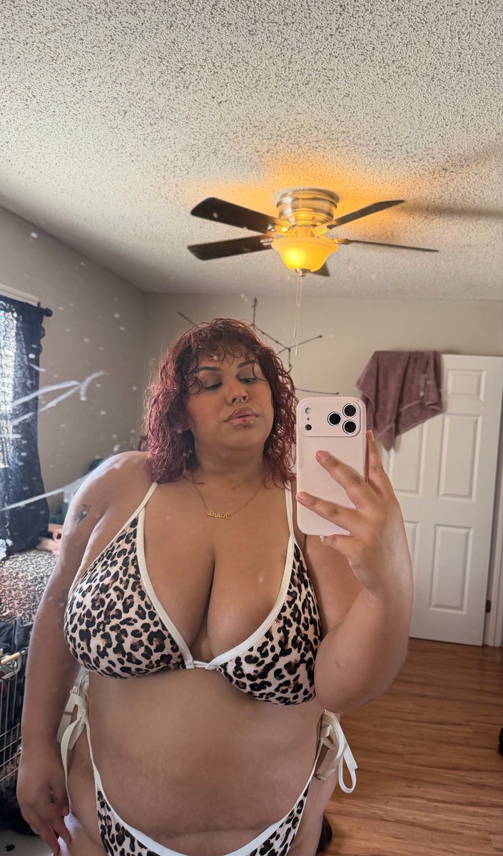 44kay44's tweet photo. more fat girls in bikinis this summer, please https://t.co/8BrqjYkQiP