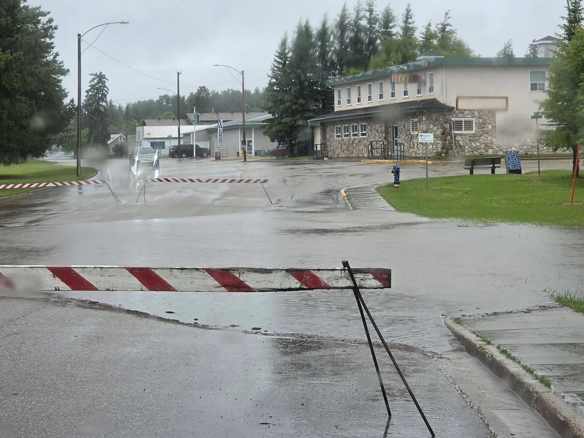 superkimmy1972's tweet photo. First day of summer in Breton, Alberta…💦
I had to turn on the furnace 🙃 #whereistheark https://t.co/uupoxGu7Ec