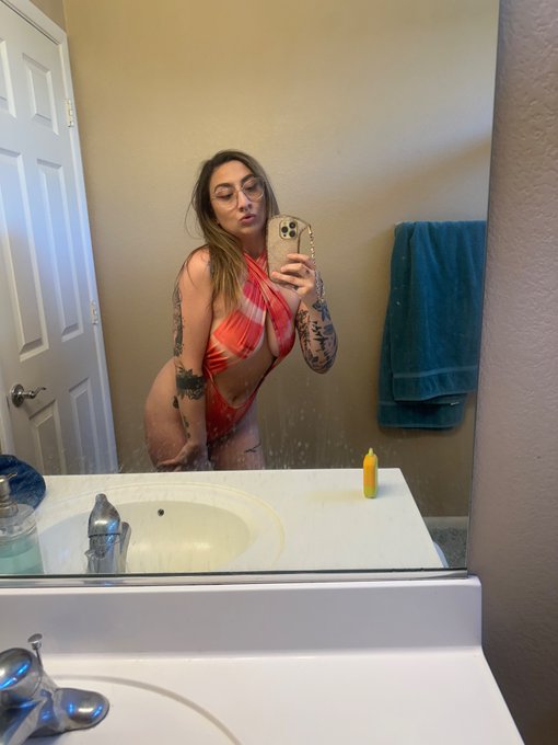 Nina Nova ✨ - 😘 https://t.co/rMyTQSIfIW