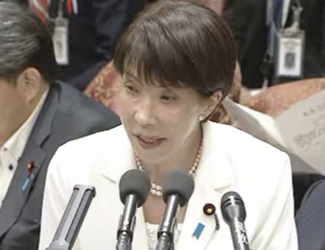 AfYjpB3h5Hp0n6g's tweet photo. 呆れた！高市早苗の逃げる一方の答弁

誹謗中傷動画疑惑、時間稼ぎで余計な事をダラダラ喋り、時間稼ぎ、国会を愚弄する。
「陳述書出すからコレで勘弁してくれ！」とふざけた答弁！

国会、予算委員会を何と思ってるのか！フザケンナ！高市早苗😩
#国会中継 https://t.co/TTLU1bX6P0