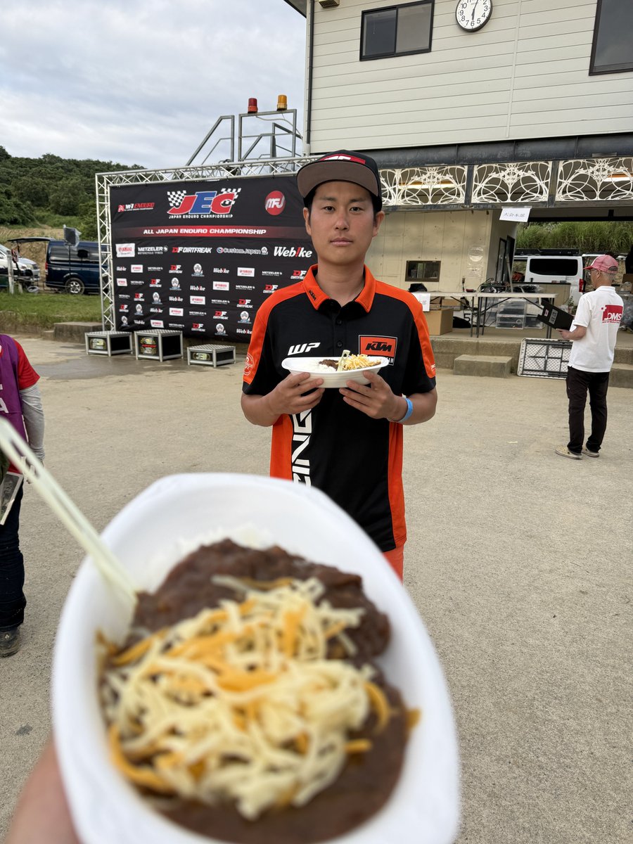 arkwsho's tweet photo. JEC阪下day2
結局廃油は何味かわからなかった
走る前1食にしたら調子良かった
終わってから食べたカレーがめちゃくちゃ美味かった
タイム的には1日目よりだいぶ調子いい気がしたので晴れだけやらせてほしい
テスト中に譲ってくれた人ありがとうございました🙇ツンツンしちゃった人すみませんでした🙏 https://t.co/JlYLYhC2FV