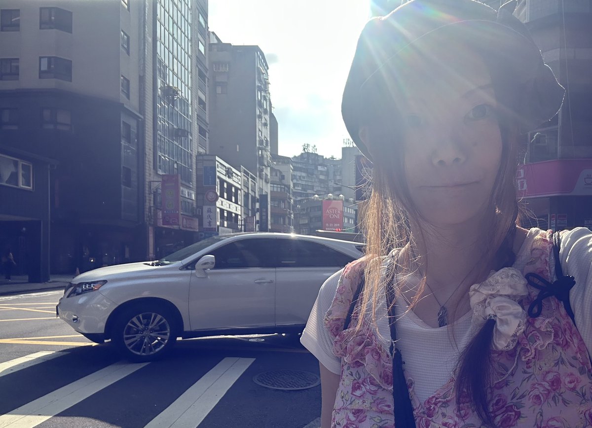 saorisorrel's tweet photo. おはよはよー
今日で台湾から帰るよ✈︎

たくさん予定詰めた上、スマホ充電器忘れて
滞在中あまりポストできず٩( ᐛ )و

それもあるしだんだん台湾旅重ねて
脳内記憶では旅程の整理むずくなったので
帰りの飛行機で今回の1日ずつをちゃんとメモしとこおと思う💪

今朝の台湾の陽とよく寝たぁ顔の図 https://t.co/2LOGljXlYC