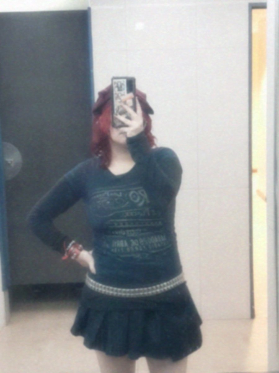 takemyrev's tweet photo. puede que haya #comido con mi outfit pero en realidad lo único que comí fueron 3 tostados https://t.co/3TIU7Nwtau
