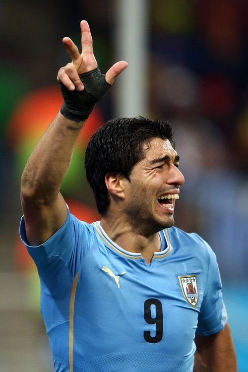 442Community's tweet photo. Siempre el pistolero 🎯⚽
❌️🇺🇾 Sin la presencia de Luis Suárez, la Selección de Uruguay no gana un partido por la Copa del Mundo desde el Mundial de Italia 1990 (vs. Corea del Sur).

DATO ALARMANTE 🤯🇺🇾 https://t.co/k2CAYmvF4c