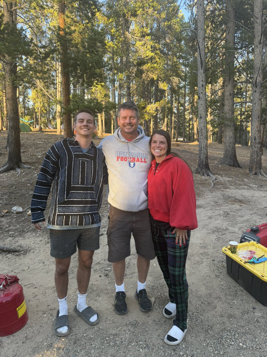 SFSFieldStudy's tweet photo. Happy Father’s Day to all the dads! Here are campers who were able to spend Father’s Day with dads here on the trip!

🥾#summerfieldstudies2026🏔️ https://t.co/xfJ5ARIWH4