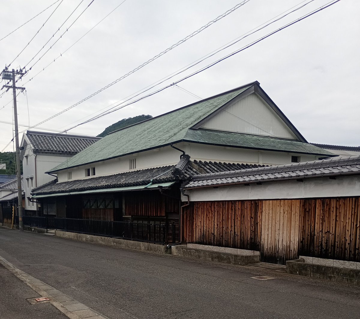 yoshijoy's tweet photo. ローソンに向かうなう。
歴史を感じる建物 https://t.co/NqdHCh4otF