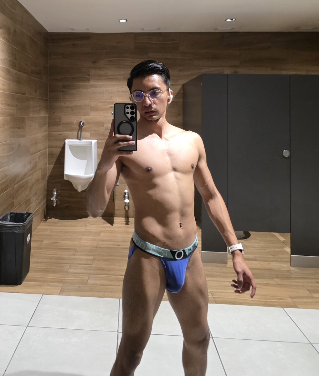 AsmodeoMistake's tweet photo. Ya me metieron la idea de empezar a crear contenido. ¿Si empiezo a subir videos les gustaría o nadota? 
@SodomaClubGDL @Club183Gdl https://t.co/5wTpEqDub1