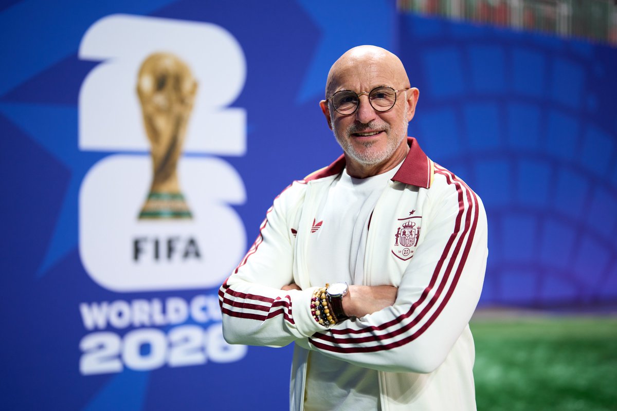 SEFutbol's tweet photo. Termina un día perfecto para Luis de la Fuente en Estados Unidos.

✅ Primera victoria en el Mundial (suma 33 partidos oficiales consecutivos sin perder).
✅ Líderes de grupo.
✅ Cumpleaños.

¡¡Muchas felicidades, míster!!

#VamosEspaña | #CopaMundialFIFA https://t.co/vDVdtjWIGp