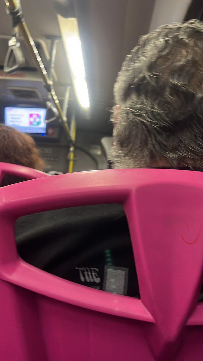 taniaceja's tweet photo. @MetrobusCDMX cuando no respetan en la línea 6 la sección de mujeres https://t.co/FoJIb05L78