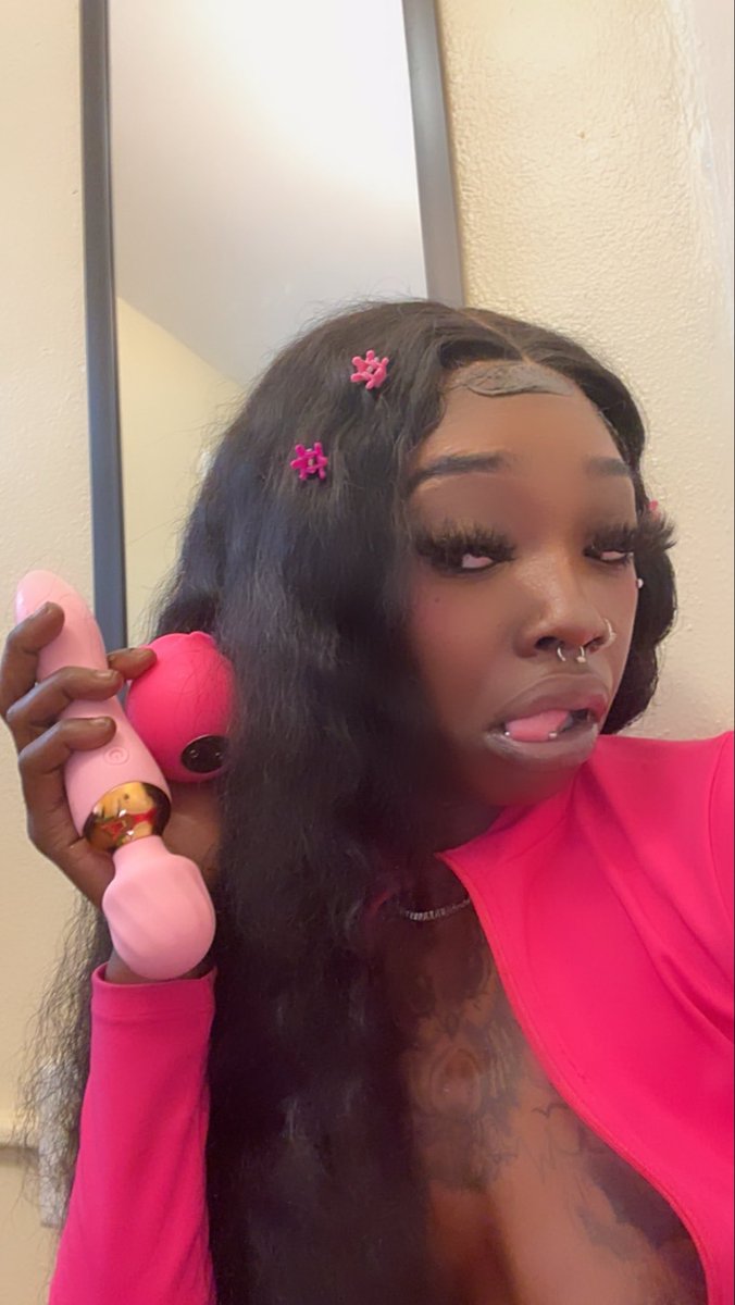 BiteSizeBarbie tweet media