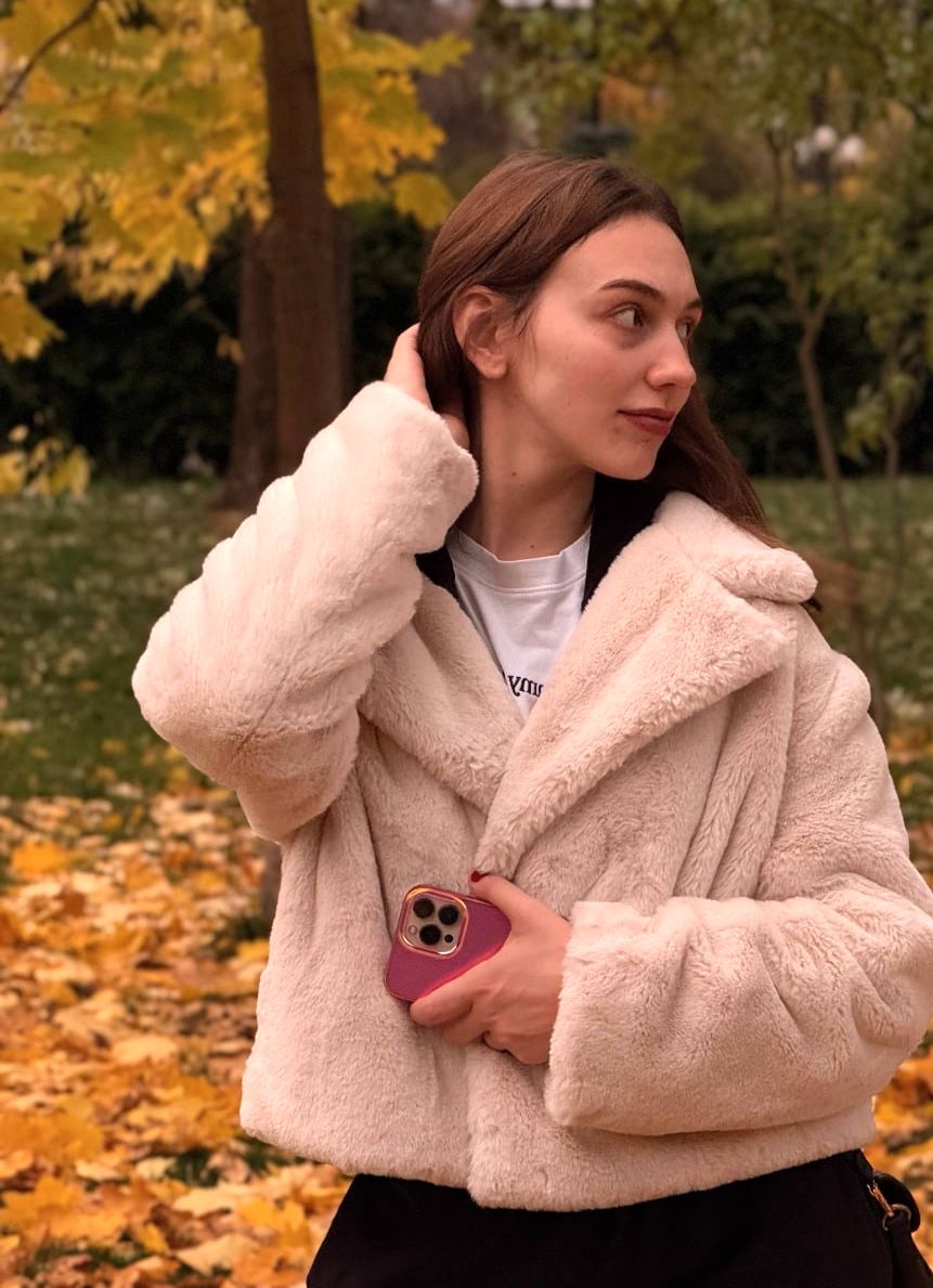 ManuVielmo's tweet photo. Some looks speak first — don’t be shy 😘 https://t.co/b6VdNVuJ6B