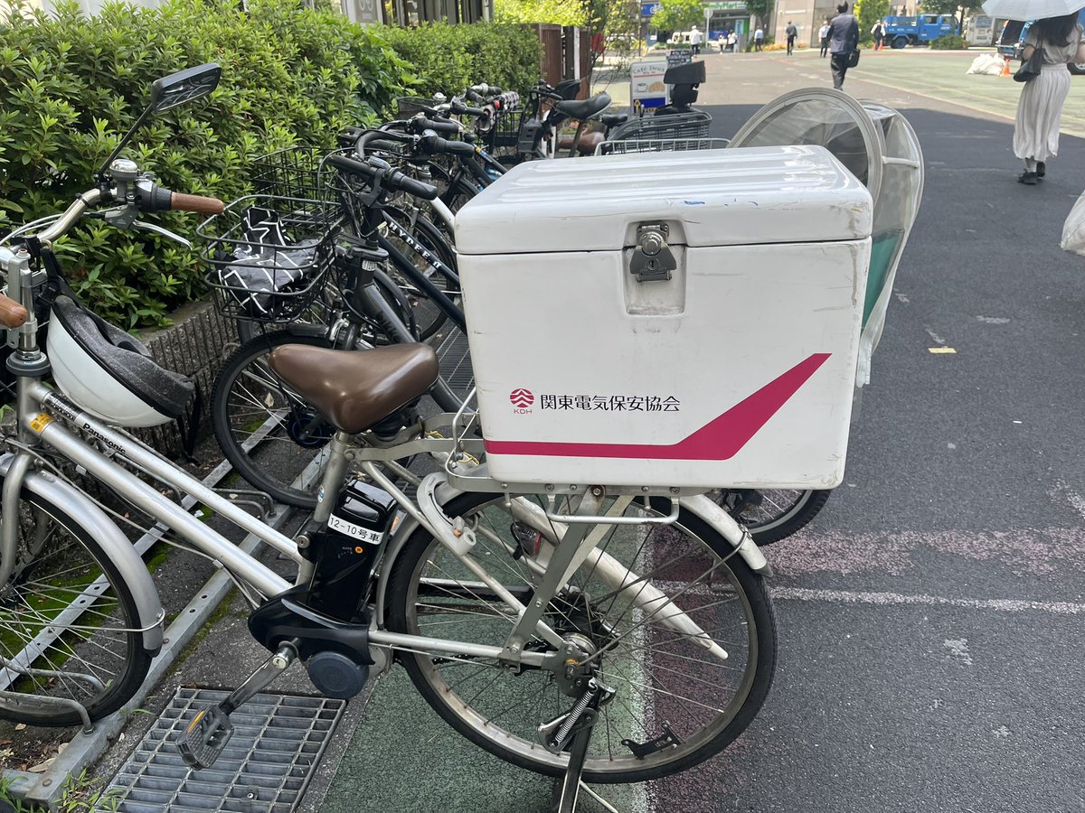 hookchang's tweet photo. 関東電気保安協会。営業用の自転車なのに「サイクロン」っぽさを感じてしまう。 https://t.co/JAfrSTTuPk